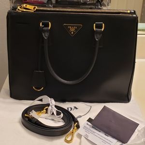 *SOLD* ❤ Prada Black Double Zip Lux Bag